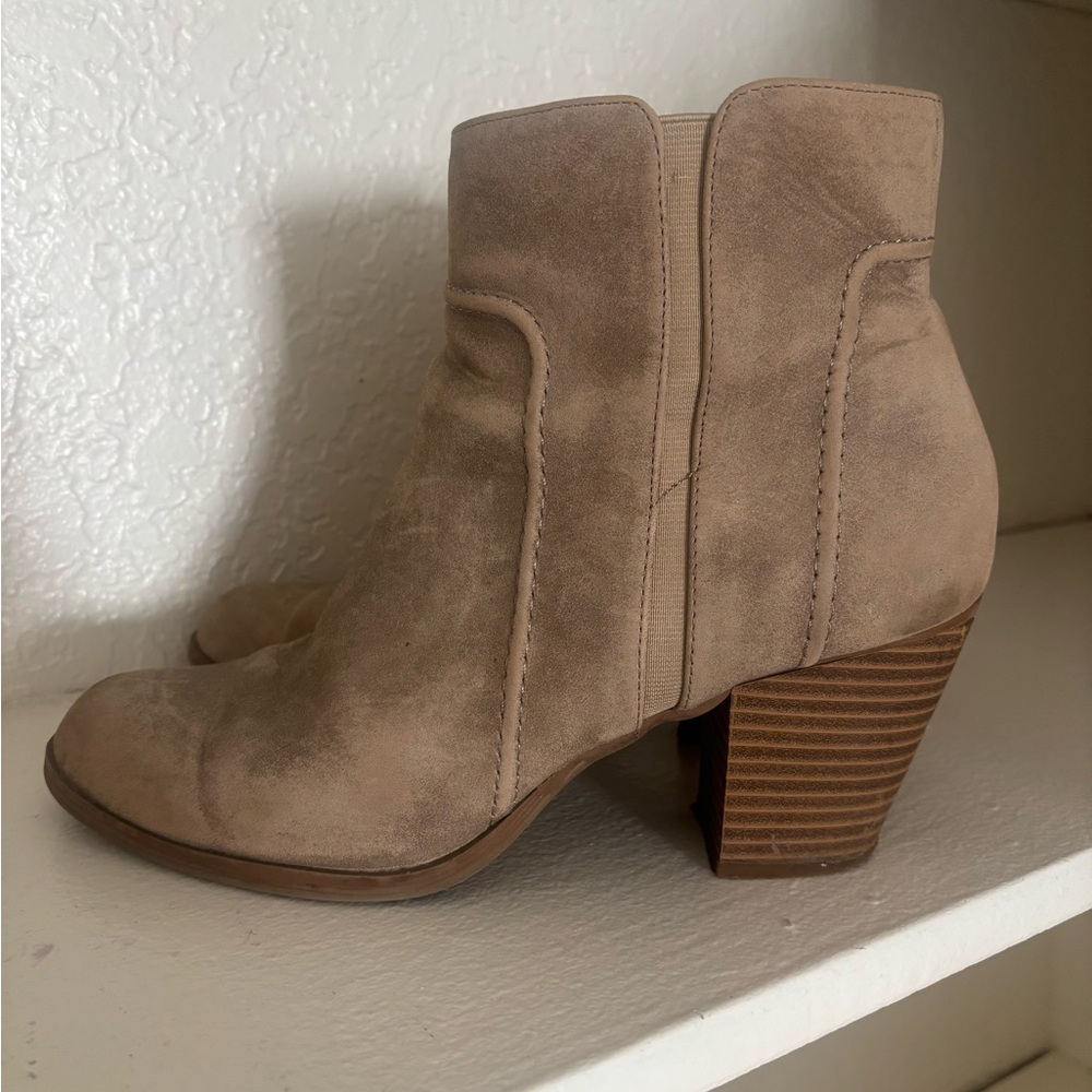 Vera Wang Boots